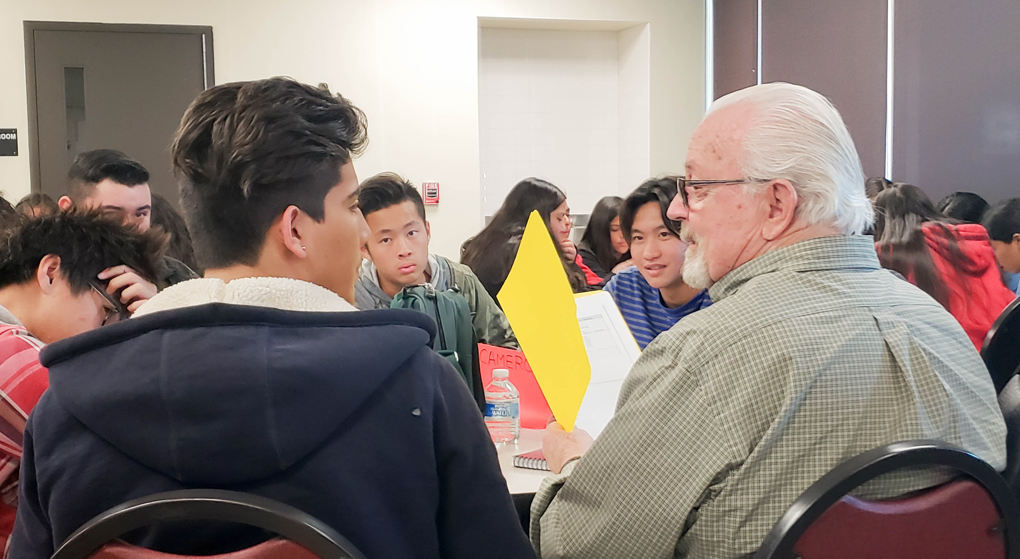 Good Neighbor Santa Ana mentor meeting with students. Good Neighbor Santa Ana mentor meeting with students.